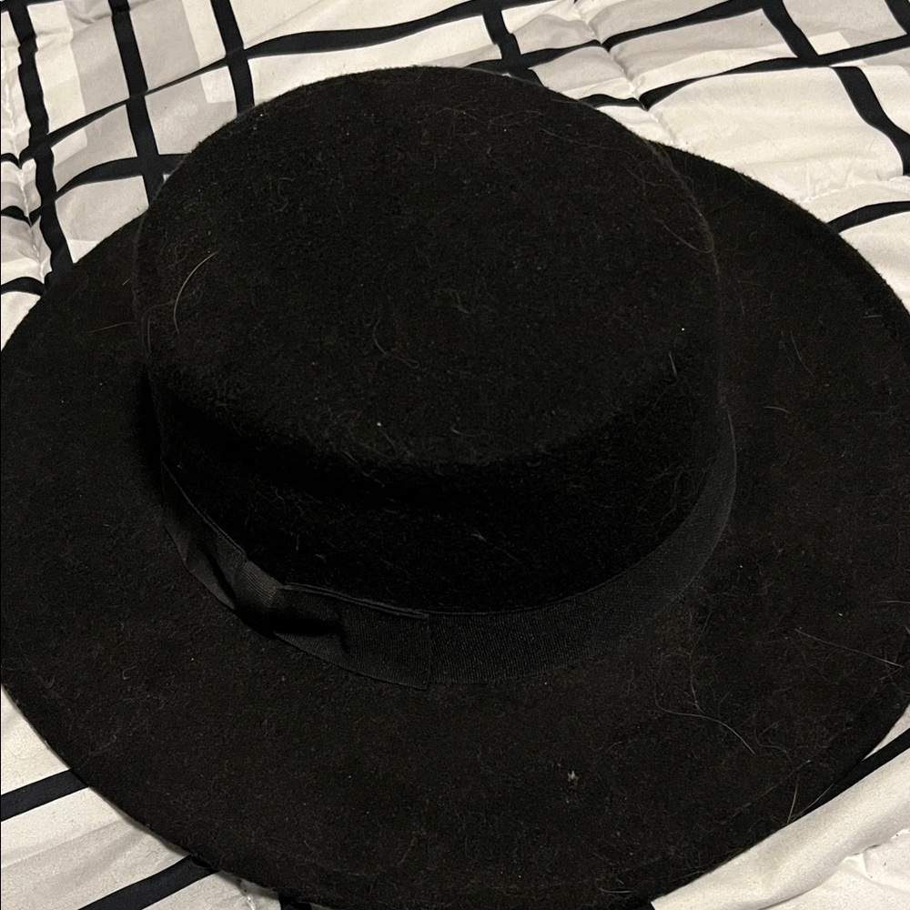 Hot Topic Black Brimmed Hat
